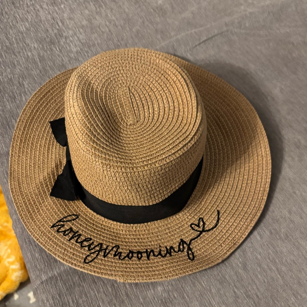 ‘Honeymooning’ Beach Hat
